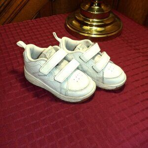 *** REEBOK ***Size 7